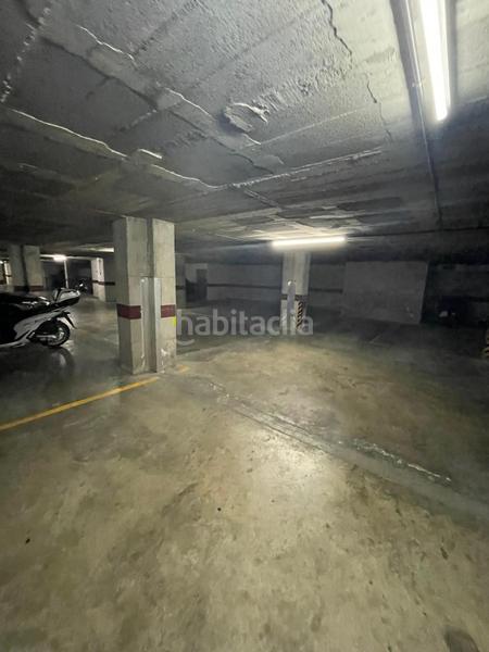 Foto f289ff19-ec2f-4819-801c-0ca91b77a3e0. Parking coche en La Devesa Girona