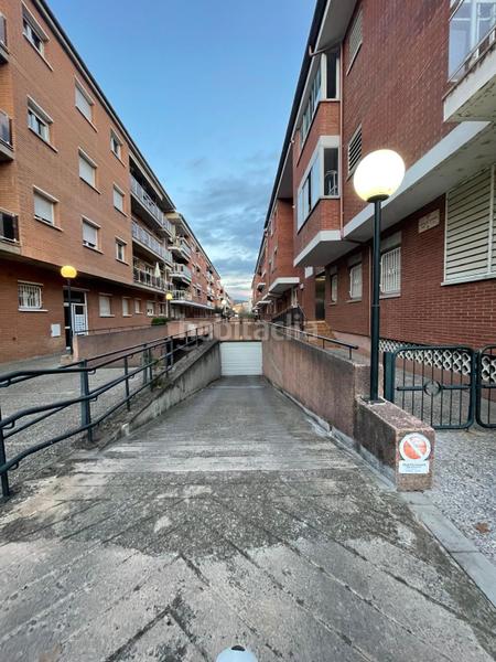 Foto f676fe10-6f73-4042-8b92-a31ad03e4d91. Parking coche en La Devesa Girona