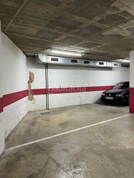 Foto 5ce719a8-e7d1-469d-a2cf-ec823fb59452. Aparcament cotxe a Eixample Nord Girona