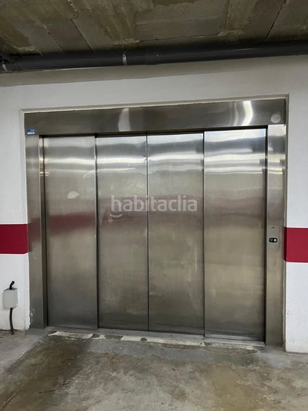 Foto c08bda6a-3999-4c2b-8611-058452d0e1cd. Aparcament cotxe a Eixample Nord Girona