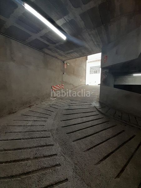 Foto b6e67c88-3abc-4e65-802d-aebc13d000dd. Aparcament cotxe a Olot