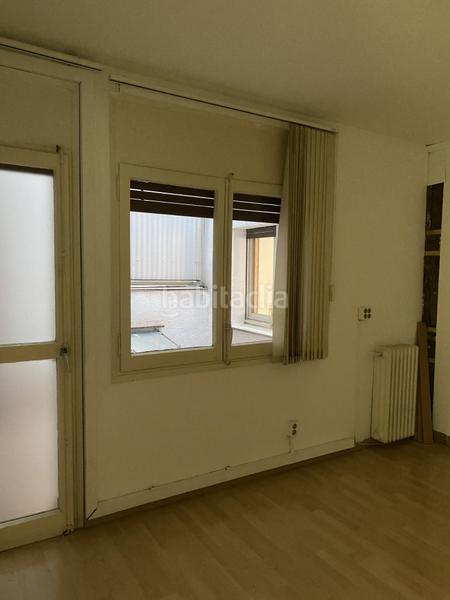 Foto 029e06e0-d9c8-4949-916b-6b57b0347c55. Alquiler local comercial en Eixample Nord Girona