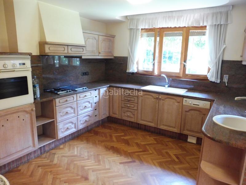 Foto 8c9d0924-0c71-40a6-9023-7d060a46b9e0. House with heating parking in Palau Girona