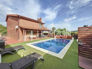 House  Can montmany. Espectacular casa con piscina y jardn en corbera de llobregat!