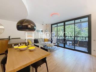 Flat  Diputaci. Espectacular piso reformado con amplio balcn en edificio de int