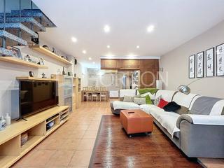 Piso  Murillo. Gran dplex totalmente reformado con patio en poble sec