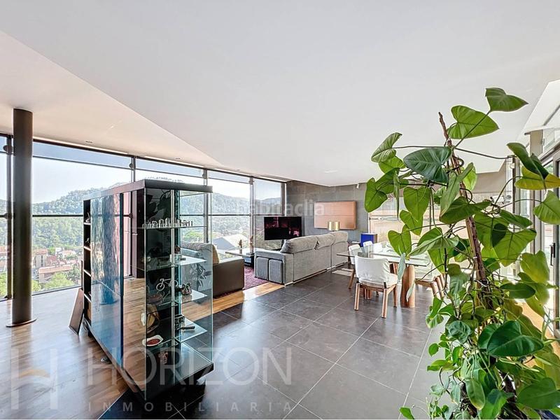 Foto c2999784-1f8c-4689-980c-6bd43fbfb317. Casa espectacular casa con jardín en Cervelló