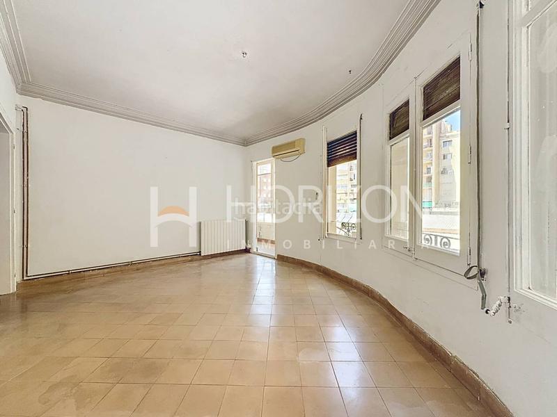 Foto f6847a48-5741-4fba-b83b-76bce560d5bf. Piso  exterior de 132 m con gran potencial junto a la sagrada familia en Barcelona