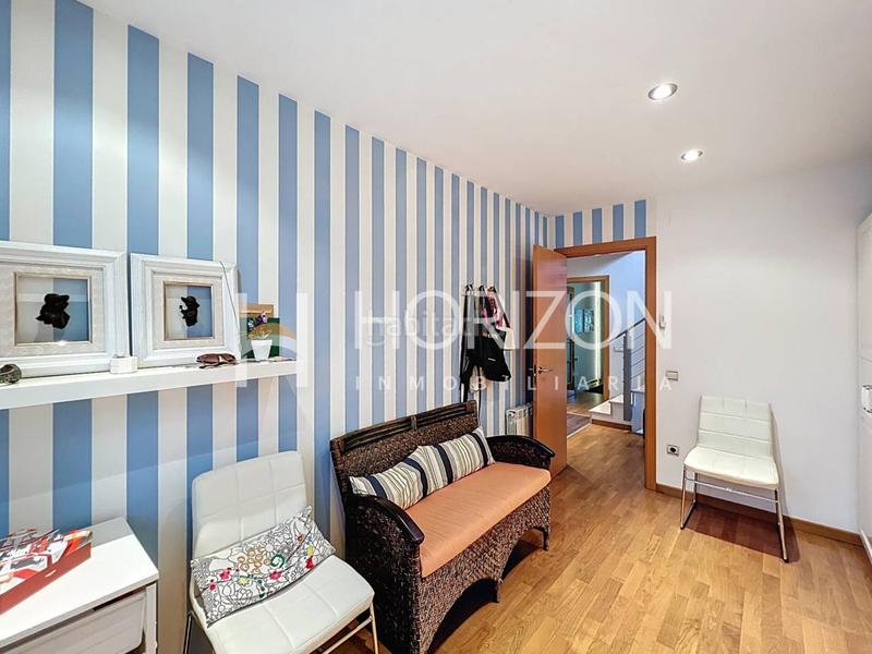 Foto 0a4eb31f-ba5c-4869-bbe4-f0c9f43da409. Casa espectacular casa con piscina y jardín ! en Corbera de Llobregat
