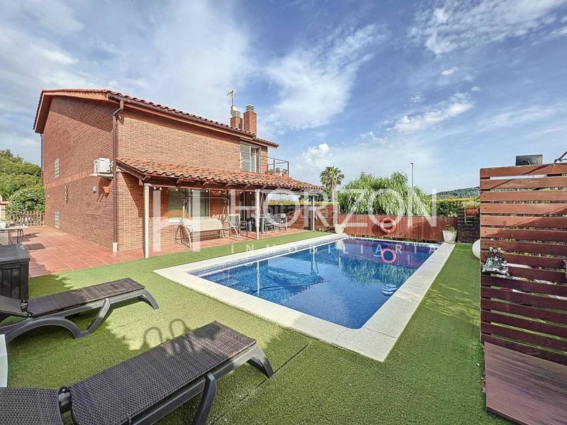Foto 26714852-83ba-4830-920d-8fbc167f3c8c. Casa espectacular casa con piscina y jardín ! en Corbera de Llobregat