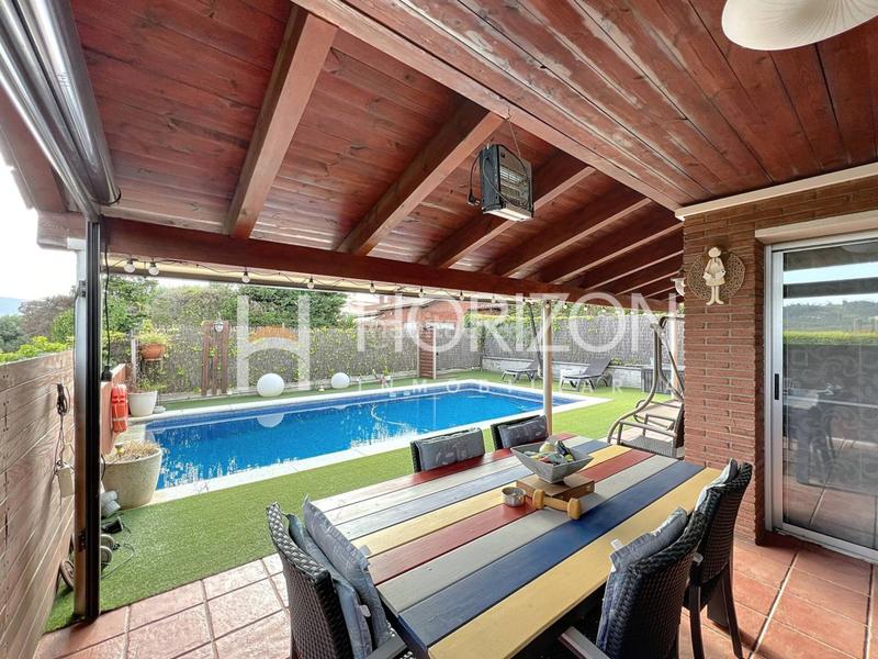 Foto 394aaedd-4c52-48e7-b522-aaf71b9264ee. Casa espectacular casa con piscina y jardín ! en Corbera de Llobregat