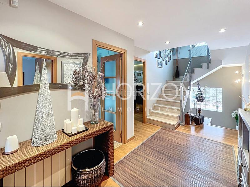 Foto 4e7ecfa3-b90d-4c78-bf73-ae5432d554e6. Casa espectacular casa con piscina y jardín ! en Corbera de Llobregat