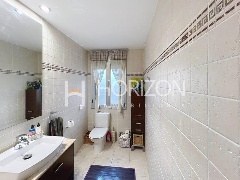 Foto 6605e496-456d-4a5f-906e-27588422b7a7. Casa espectacular casa con piscina y jardín ! en Corbera de Llobregat