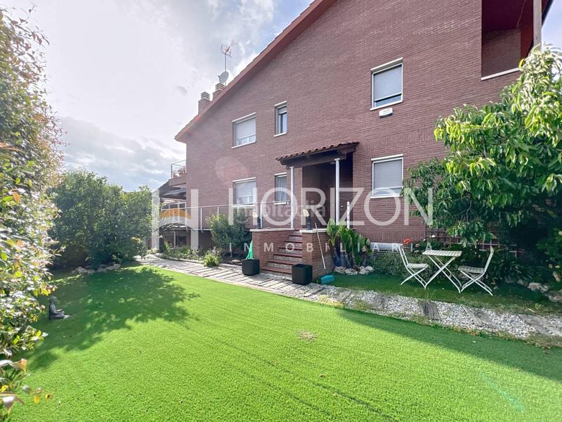 Foto b964a8a3-1a2f-4d22-92e1-ed3a2878af41. Casa espectacular casa con piscina y jardín ! en Corbera de Llobregat
