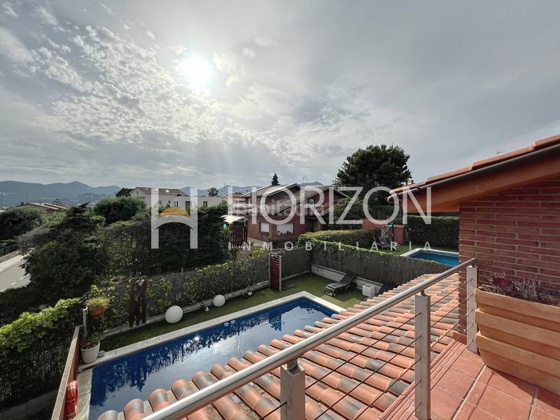 Foto d4aae7bc-64a1-475c-81dc-11437c032fee. Casa espectacular casa con piscina y jardín ! en Corbera de Llobregat
