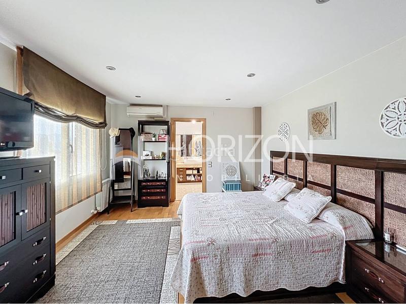 Foto f87444ba-a809-4846-aeb1-1f4695aa340e. Casa espectacular casa con piscina y jardín ! en Corbera de Llobregat