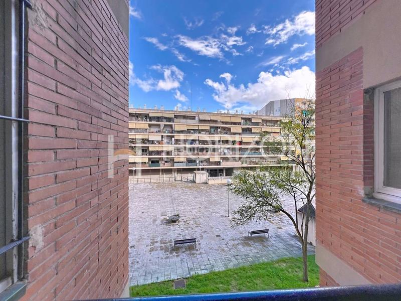 Foto d92d5cbe-a19a-41b8-9d26-005a0f236c34. Local commercial dans Sant Andreu de Palomar Barcelona