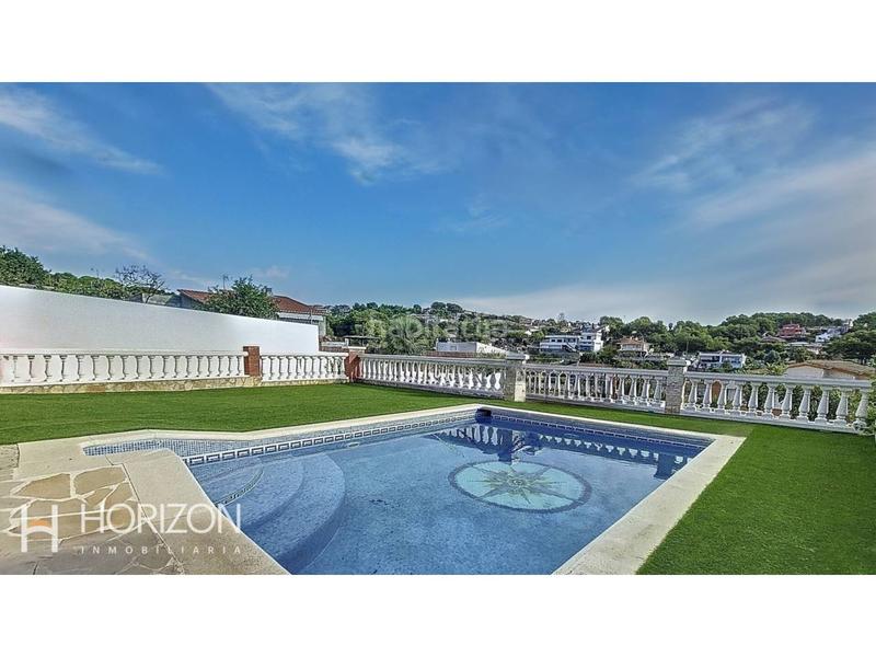 Foto 5fe4dbe8-d267-4267-97ad-8561a2222a27. Casa amb calefacció aparcament piscina a costa Cunit - els jardins - els rosers Cunit