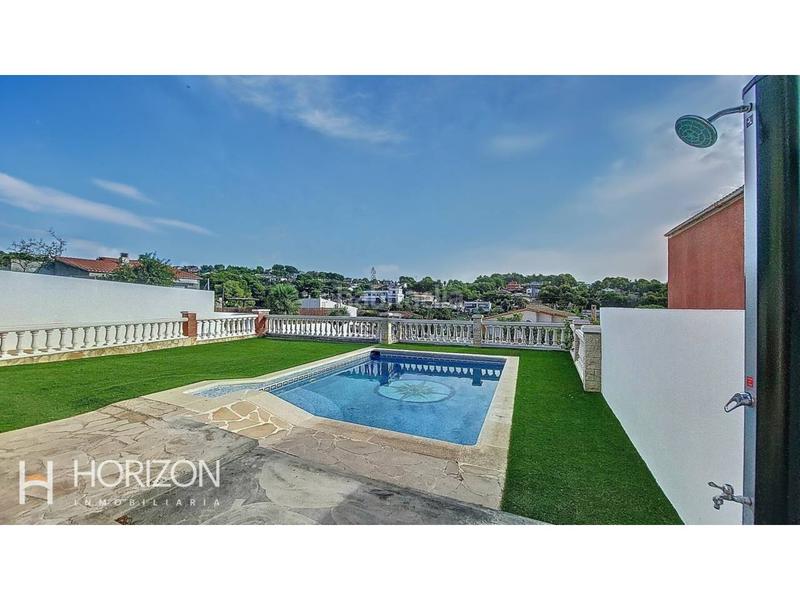 Foto f272cd39-e44a-499c-a5c3-a0e0f9cc3891. Casa amb calefacció aparcament piscina a costa Cunit - els jardins - els rosers Cunit