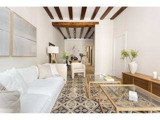 Piso  Cotoners. Encantador piso reformado con carácter histórico en el corazón d