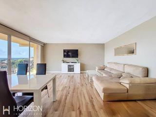 Casa aparellada  Romaní. Casa pareada con jardín privado y vistas al mar