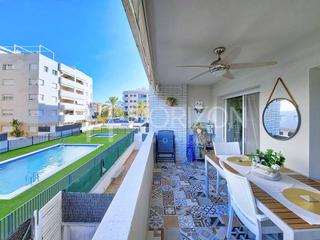Piccolo appartamento  Cosetania. Apartamento en la playa con piscina, parking y trastero