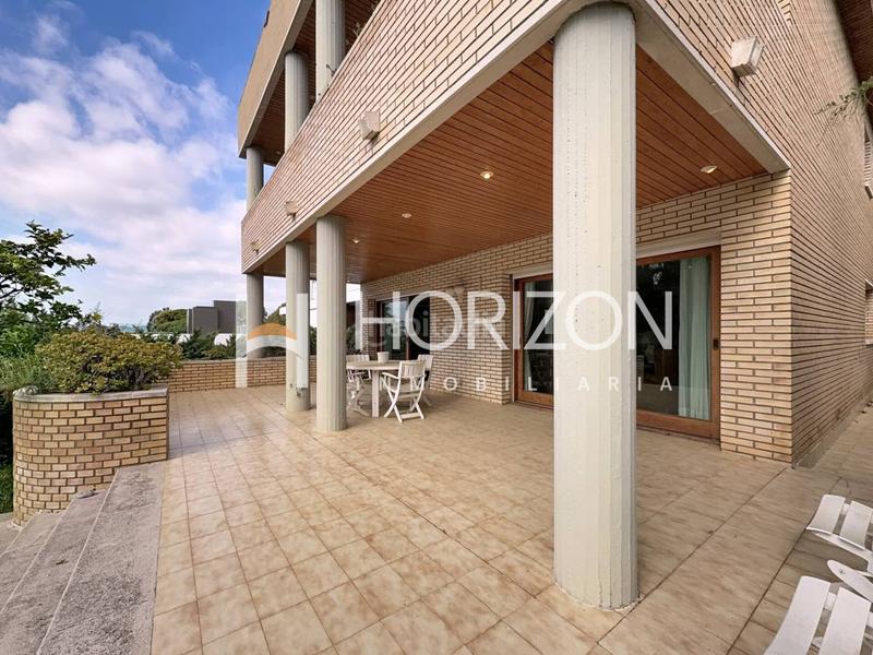 Foto 284a1e84-dee3-427d-bf0c-efe9d81a40ba. Chalet with heating parking in Ciutat Diagonal Esplugues de Llobregat