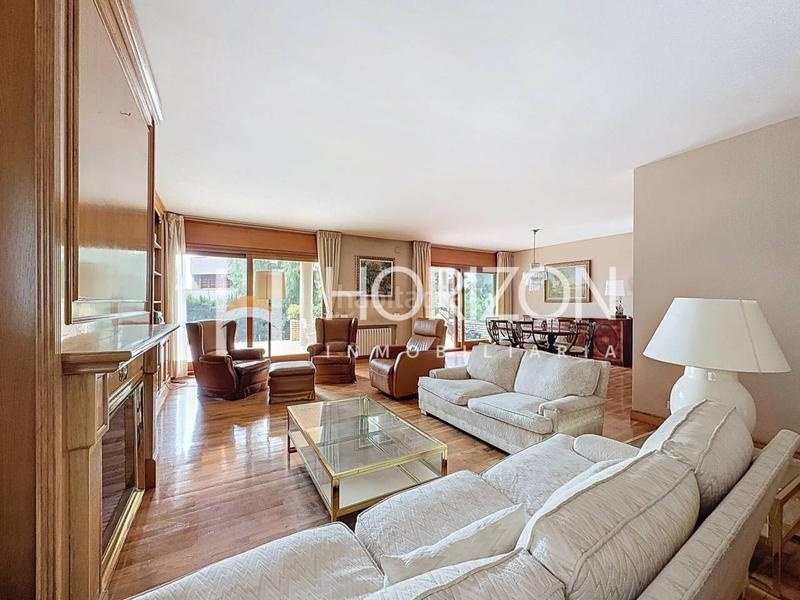 Foto 36787da8-ff47-42f3-8249-d68fe20fedb7. Chalet with heating parking in Ciutat Diagonal Esplugues de Llobregat