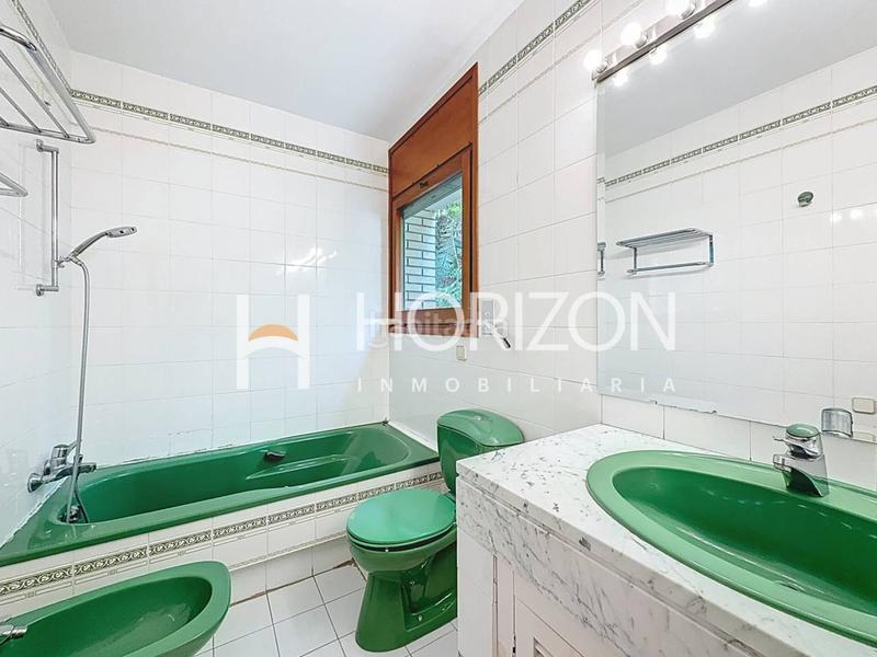 Foto 3bf2b487-764f-4009-b3d5-e614d9fe9314. Chalet with heating parking in Ciutat Diagonal Esplugues de Llobregat