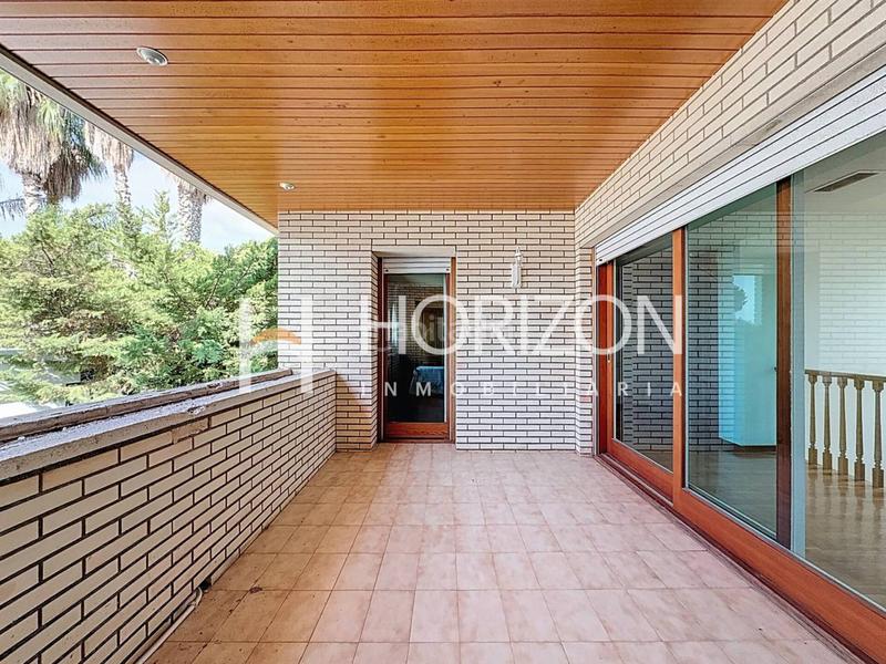 Foto 3fdb0c5b-cc4c-48d5-8db3-cf33c2ce913f. Chalet with heating parking in Ciutat Diagonal Esplugues de Llobregat