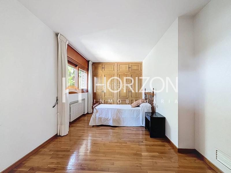 Foto 563f993e-e319-43dc-bc14-99398d1cda16. Chalet with heating parking in Ciutat Diagonal Esplugues de Llobregat