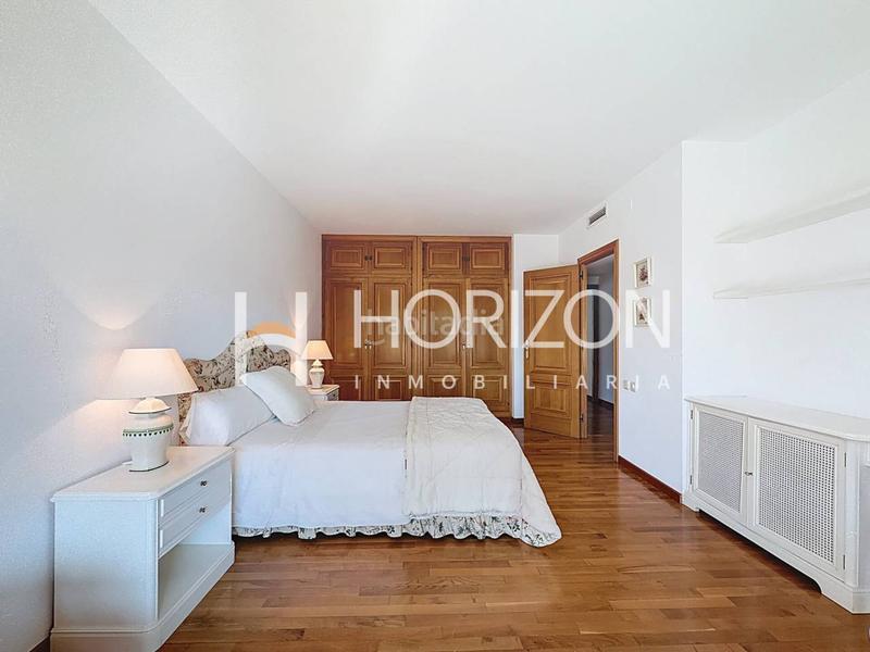 Foto 9daf015a-f016-4e69-aadb-989102e7ddee. Chalet with heating parking in Ciutat Diagonal Esplugues de Llobregat