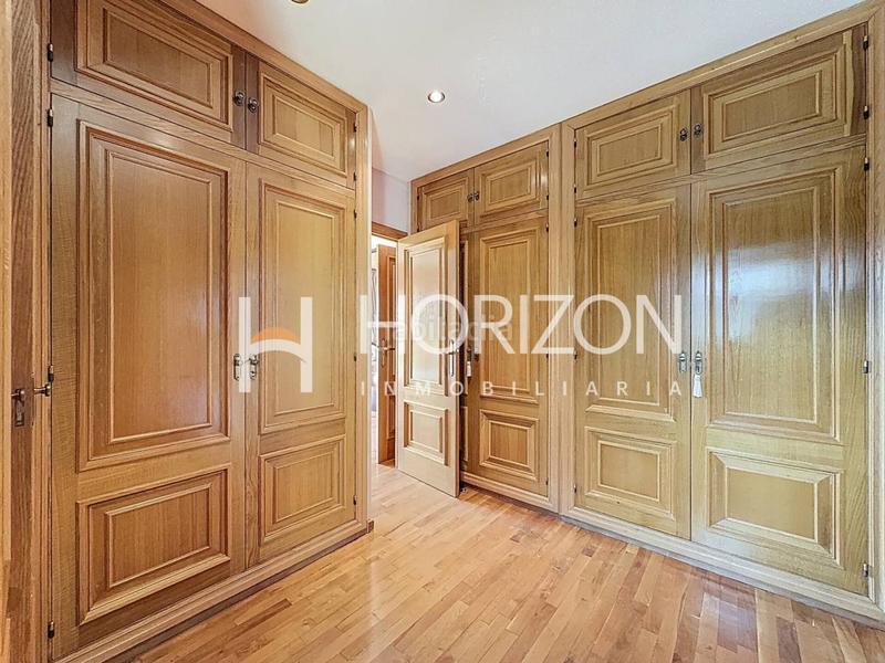 Foto b3bae1ac-d7ea-49c3-a627-30265d689fdf. Chalet with heating parking in Ciutat Diagonal Esplugues de Llobregat