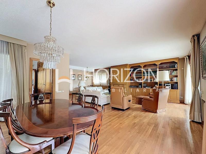 Foto ba804706-7218-44b8-aa4a-5beb833a2f8b. Chalet with heating parking in Ciutat Diagonal Esplugues de Llobregat