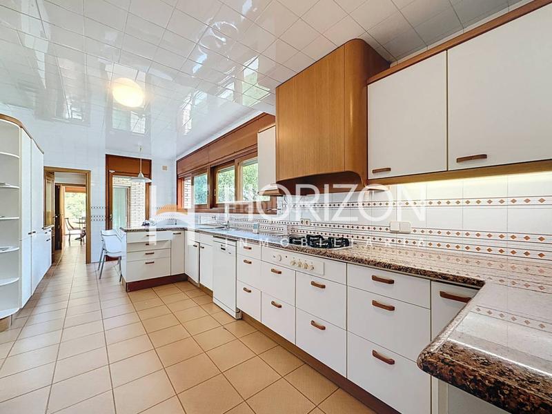 Foto c47b8815-cb95-42b9-aa17-b0021a1fdcad. Chalet with heating parking in Ciutat Diagonal Esplugues de Llobregat