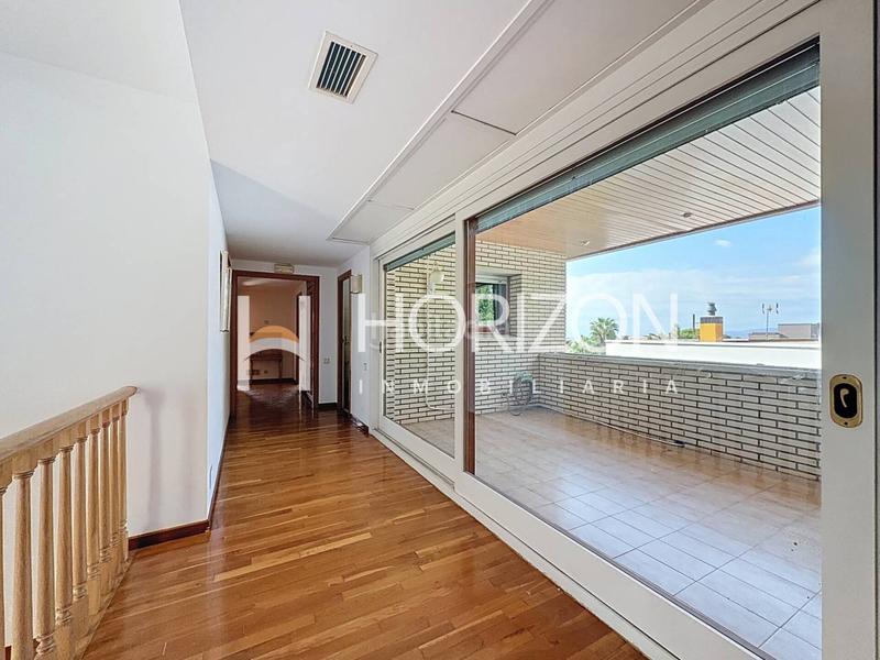 Foto c69ce39b-1aa8-453c-897c-59b4718e009a. Chalet with heating parking in Ciutat Diagonal Esplugues de Llobregat