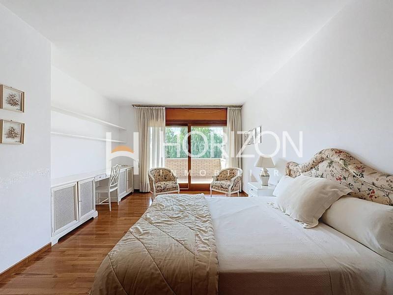 Foto ce9b8557-bad4-45ba-b7fa-4c72989b232c. Chalet with heating parking in Ciutat Diagonal Esplugues de Llobregat