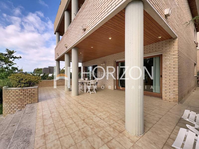 Foto e426379d-930e-44d4-9fb0-54375b4fb5f7. Chalet with heating parking in Ciutat Diagonal Esplugues de Llobregat