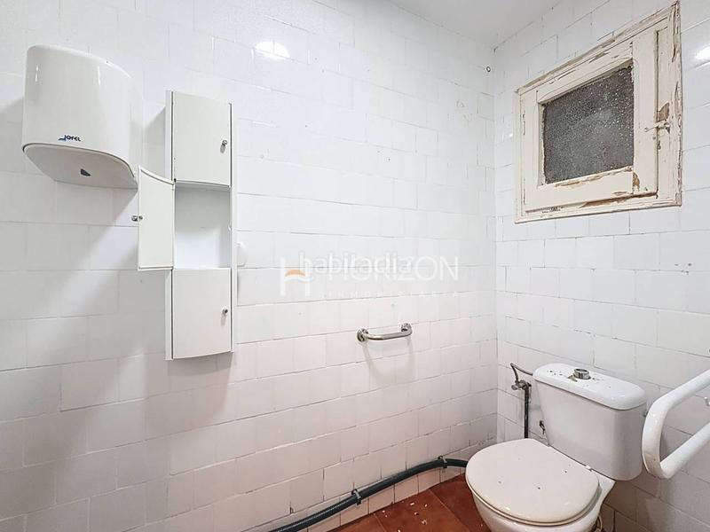 Foto cf84d76e-a4bf-42dd-acf9-edbd8e4f0b00. Business premise in La Teixonera Barcelona