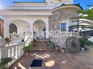 Maison  Margalló. Exclusiva casa independiente con piscina y vistas en zona reside