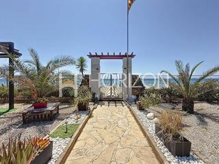 Xalet  Platja llarga. Bonita casa con grande jardín y salida directa a la playa en pla