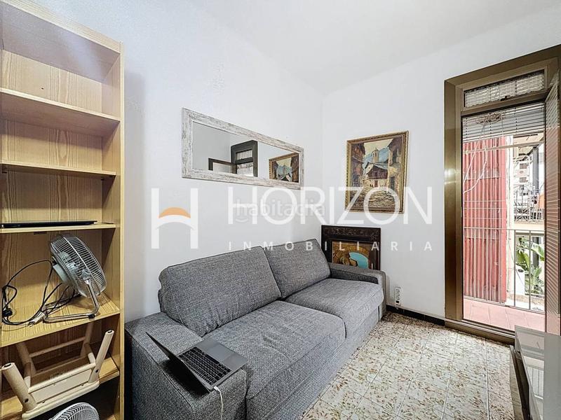 Foto 156a32ac-8bcd-44b2-8ac7-adf546d18425. Piso  tranquilo a reformar con gran potencial en sagrada familia en Barcelona