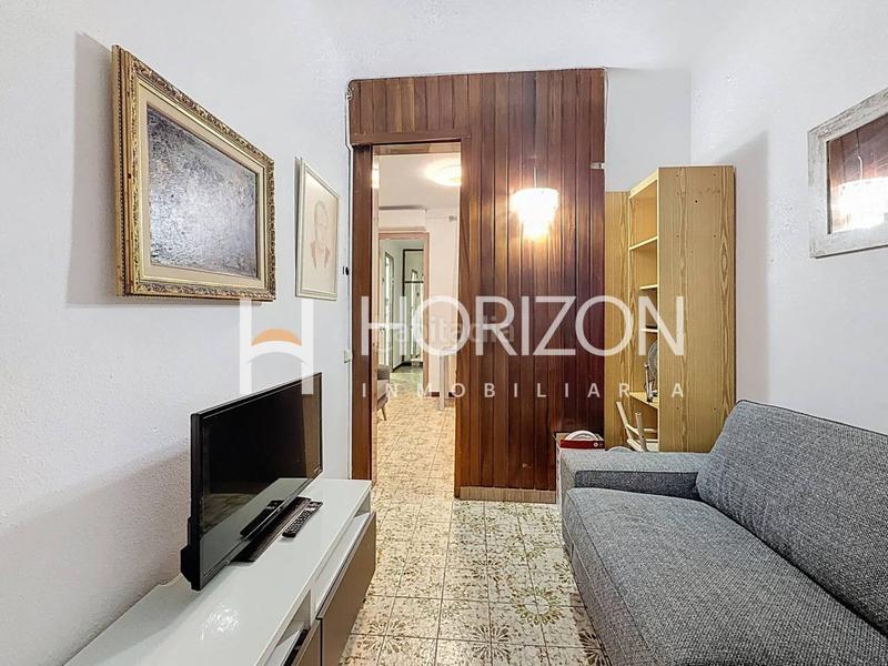 Foto e9be698b-8ed8-4886-9d5e-295965ee502f. Piso  tranquilo a reformar con gran potencial en sagrada familia en Barcelona