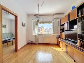 Àtic  Calle navas de tolosa. Privacidad y luz natural en un 6º real