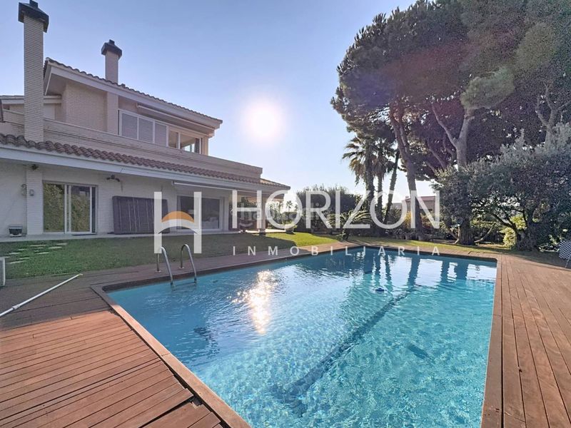 Foto 3d932a66-3faf-4a37-961b-f985faa45571. Xalet amb calefacció aparcament piscina a Alella