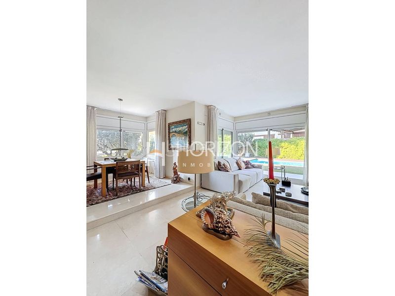 Foto 5a65038c-a899-4dfa-8fd8-a06eeed88dbb. Xalet amb calefacció aparcament piscina a Alella