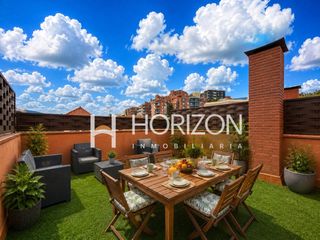 Casa a schiera  Paseo maragall. Exclusivo adosado con terrazas y parking en tranquila comunidad