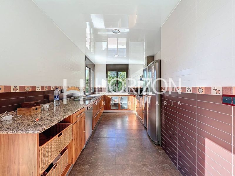 Foto 5473b62e-1daa-4726-b2c4-3775159bff89. Casa amb calefacció aparcament piscina a Corbera de Llobregat
