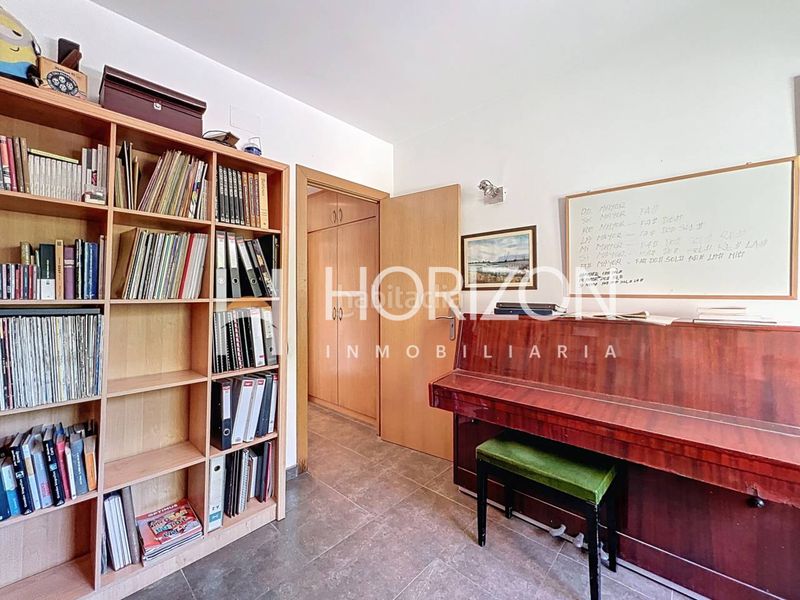 Foto ac0b6446-d249-4ee4-8844-64f1401cc2e5. Casa amb calefacció aparcament piscina a Corbera de Llobregat
