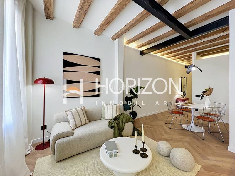 Piso exclusivo piso de diseño con terraza sur y carácter histórico en la calle parlament Sant Antoni en Barcelona